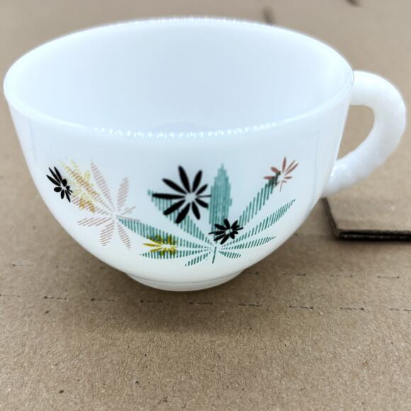 Vtg Federal Milk Glass Atomic Flower Patio Snack Set Plates Tea Cups 8pc MCM 50s - Picture 7 of 13